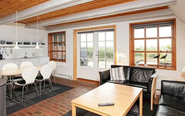 Cozy Holiday Home With Roofed Terrace in Hvide Sande