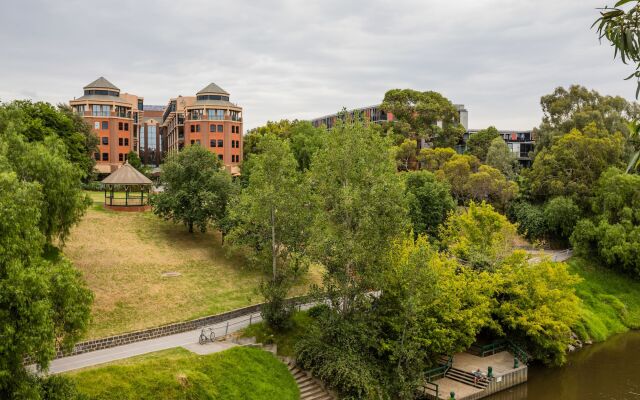 Amora Hotel Riverwalk Melbourne