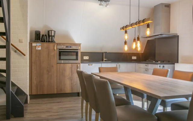 Restyled Holiday Home With Dishwasher in the Woods