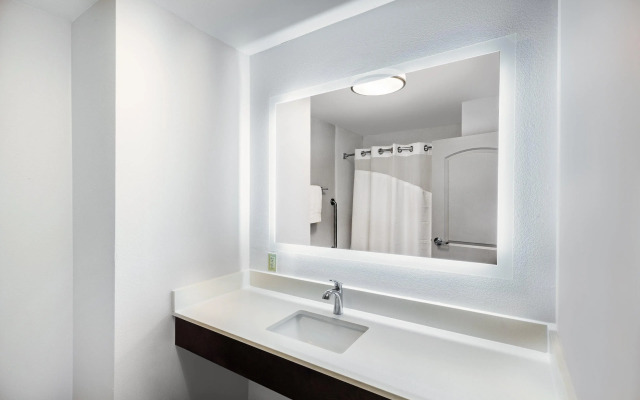 Holiday Inn Express & Suites Baton Rouge East by IHG