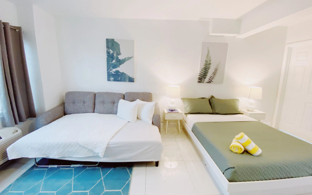 Samantha Apartments by Lowkl