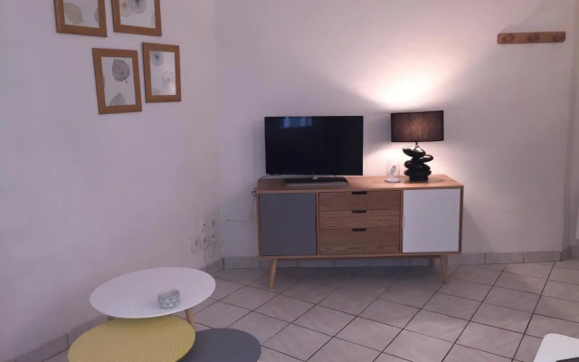 Studio centre avec terrasse