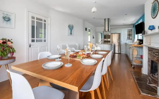 Mevagissey Holiday Home - sea View and Parking