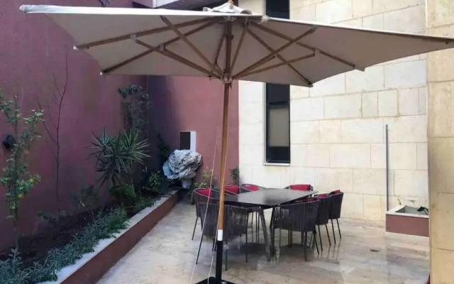 Spacious Amman flat with garden and Pool