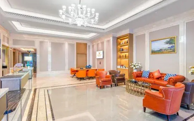 Vienna Hotel (Guangzhou Fangcun Huadiwan Subway Station Hotel)