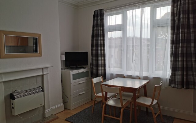 Coombe Lodge Holiday Flats