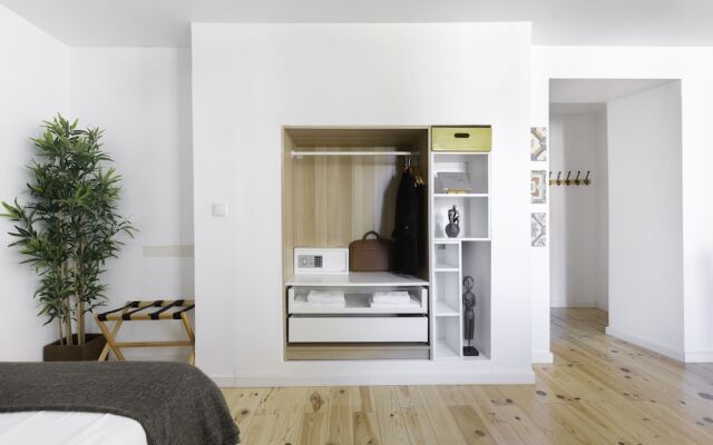 Bairro Alto Bronze of Art Apartments