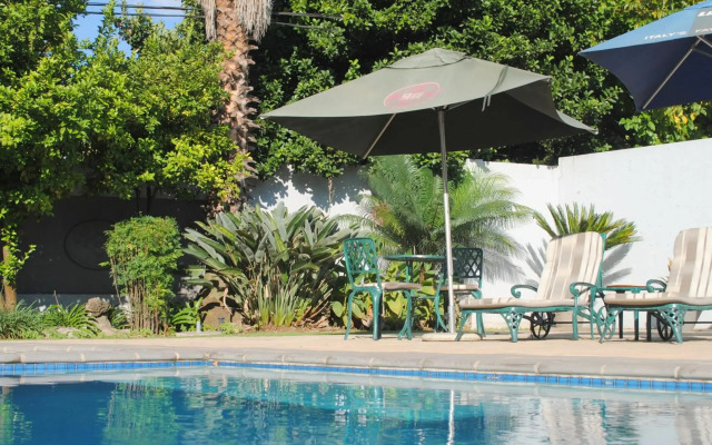 6 on Morris Guest Lodge