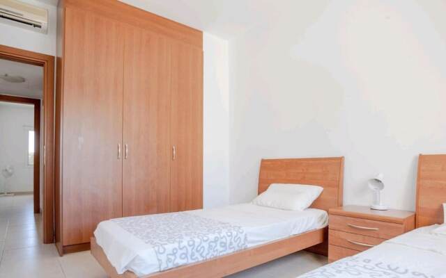 Spacious and Modern 2 bed Apartment in Peyia