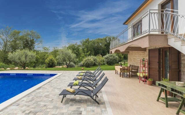 Holiday House With Private Pool and Garden in Nova Vas, Near Porec
