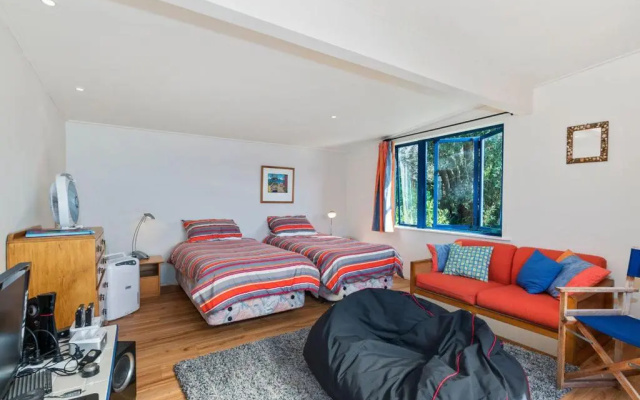 Taste Of Paradise with WiFi!- Mangawhai Heads Holiday Home – Guest Rooms – Mangawhai Heads