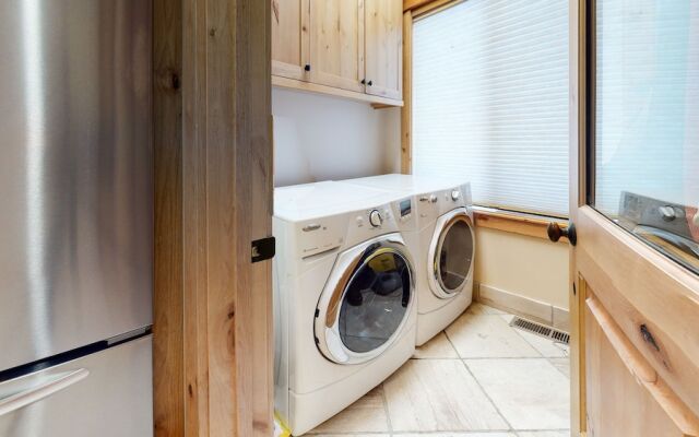 Val DIsere 9 Spacious and Walk to The Village, Washer Dryer, Gas Grill, Master Suites and More by RedAwning