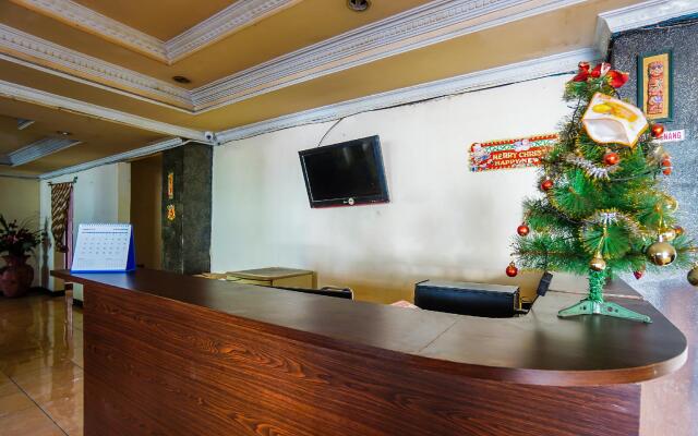 OYO 2217 Galaxy Hotel