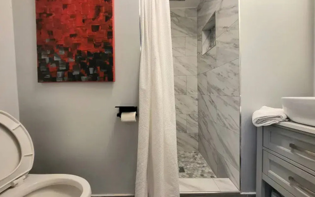 Barefoot Mailman Inn & Suites