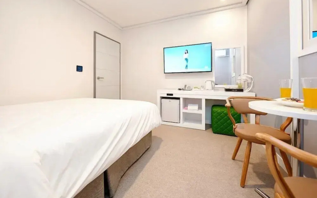 K-Pop Hotel