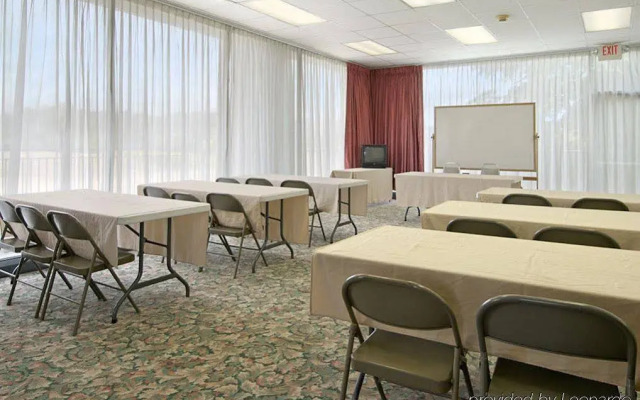 Americas Best Value Inn & Suites - Independence / Cleveland