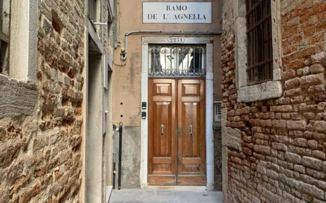 REGINA - ROMANTIC STUDIO near RIALTO