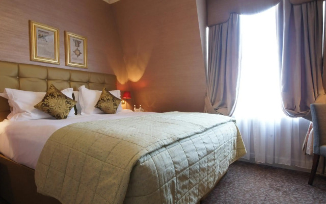 The Leonard Hotel