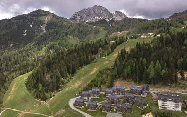 Spacious Chalet Near ski Area