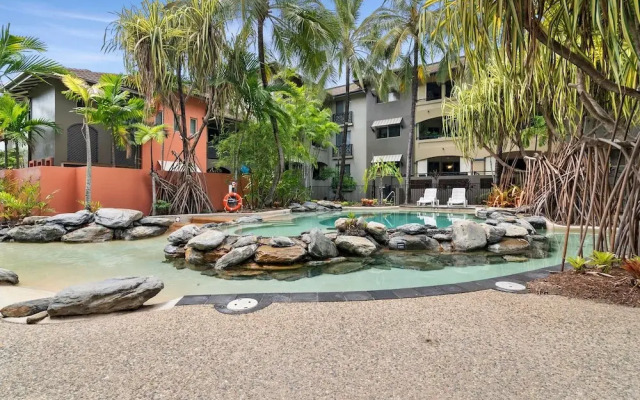 Lux Cairns - 9 Pools BBQ and Gym