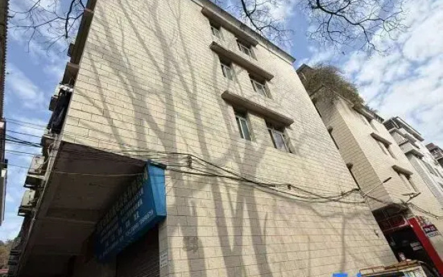 Weiweijia Homestay (Shaoguandong Railway Station)