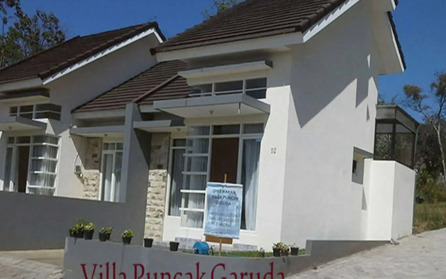 Villa Puncak Garuda