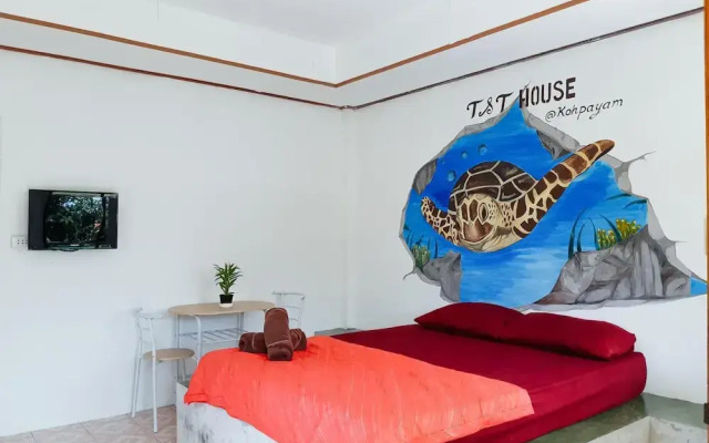 T and T House - Adults Only