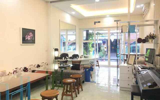 Saen Sabai Hostel