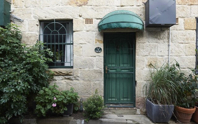 Heritage Listed Sandstone Cottage