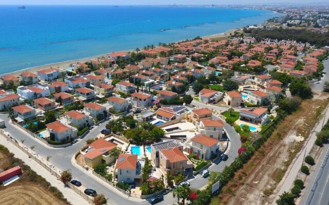 Villa Larnaca Bay Resort