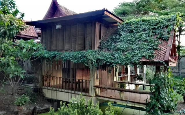 Luang Chumni Village