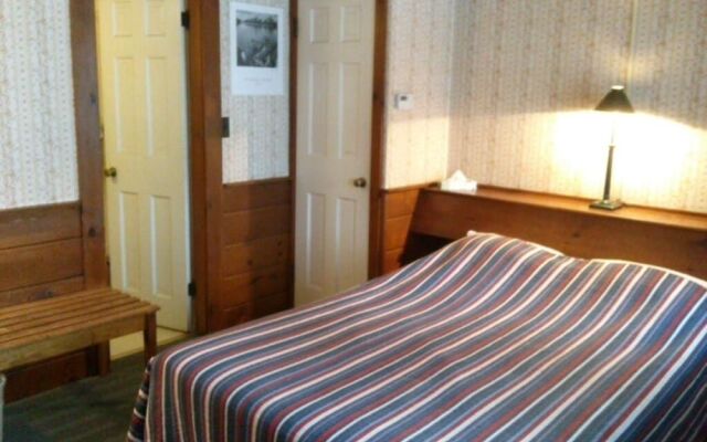 White Trellis Motel