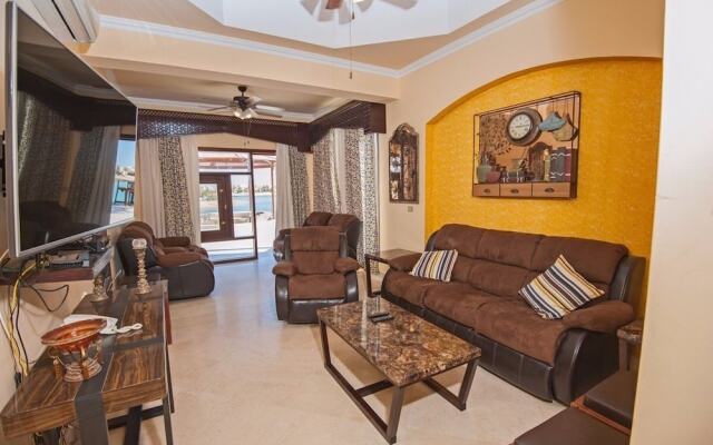 Villa in El Gouna with Pool