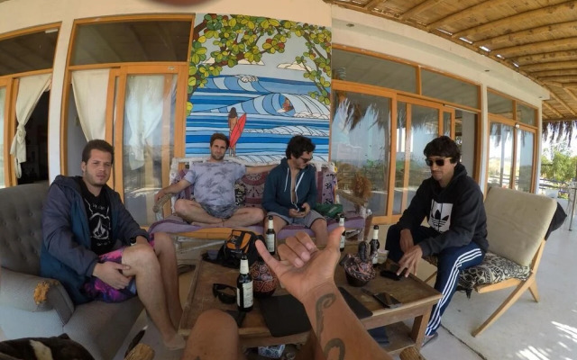 Tiki Surf House - Hostel