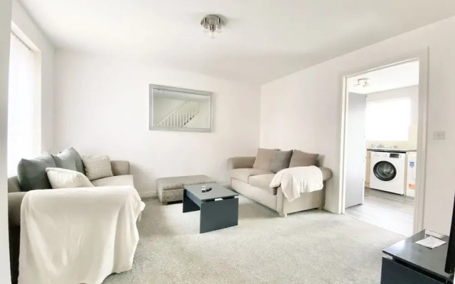 Ammaculate 3 Bedroom Property Near Caltic Manor