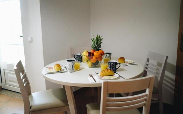 Wonderful Flats with Pool by Host Wise