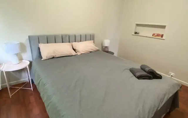 Mitcham train station  2 bedrooms unit