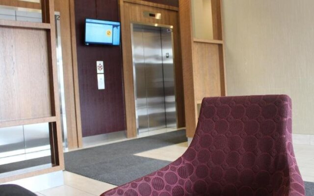Deluxe Corner Suite - By Elite Suites