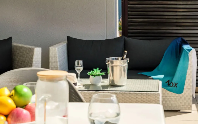 Stylish Retreat With Marina Views at Juliette 307