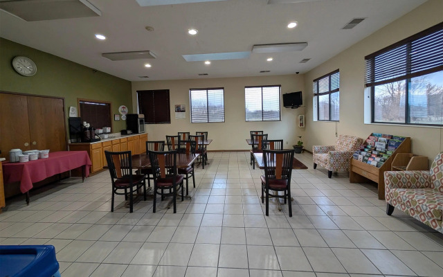 Super 8 by Wyndham DeKalb IL