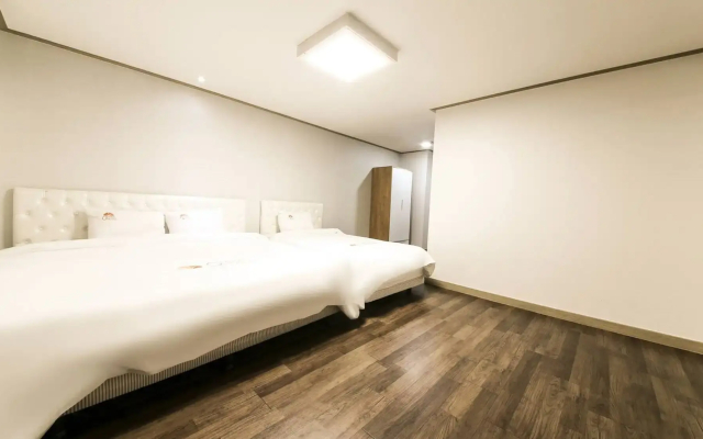 Orange Hotel