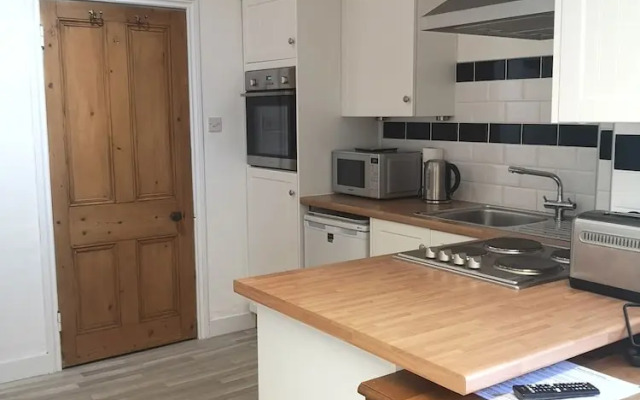 Charming 1-bedroom Apartment Near South Downs