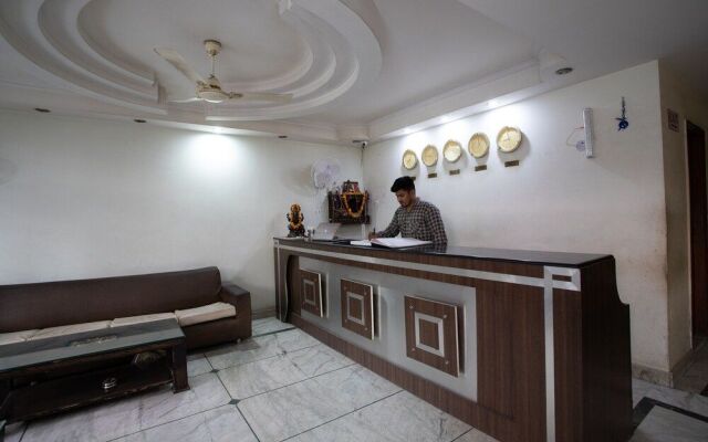 OYO 43687 Golden Deluxe Hotel