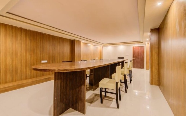 Hotel Beehive Grand