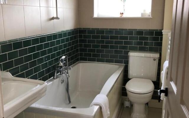 The Strawbury Duck Inn