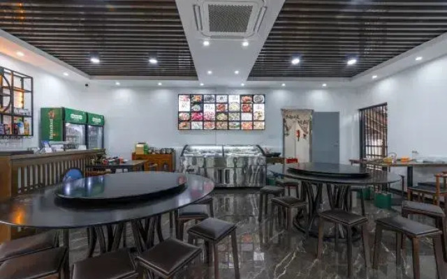 Zhenhu Homestay (Jiandemeicheng Ancient Town)