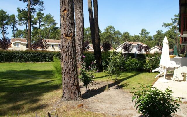 Semi-Detached Holiday Home in Green Surroundings