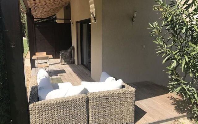 CHAMBRE D HOTES LE MAS DES LIMITES à ROGNONAS