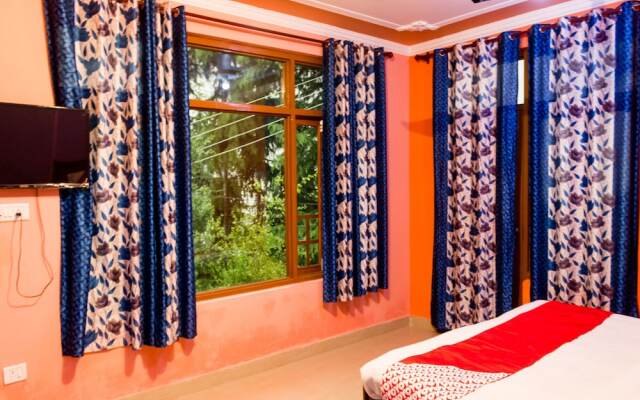 OYO 13881 Home Majestic Hill View 1BHK Naddi