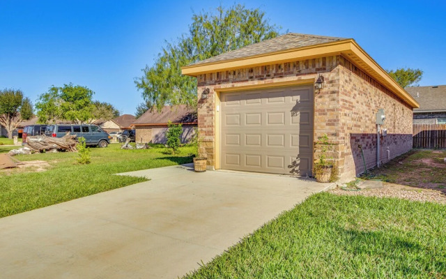 Pet-friendly Brownsville Apartment w/ Yard!